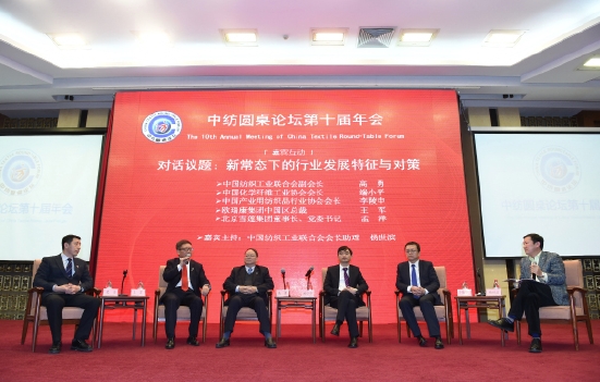 穿平底鞋走路 更稳更长远